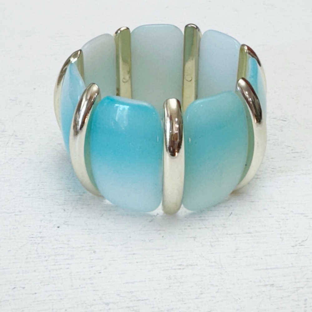 Vintage Resin/Plastic Chunky Bracelet Sky Blue & Gold Tone Stretchy